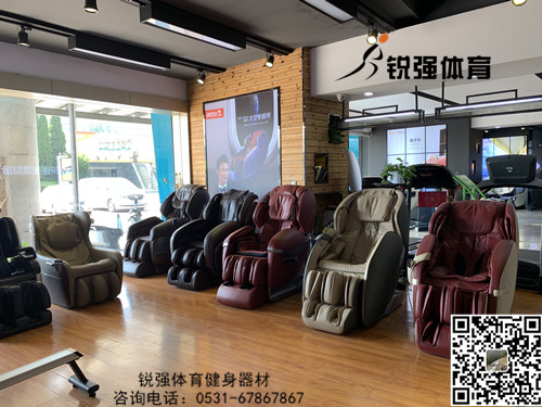 熊猫体育体育旗舰店内的按摩椅