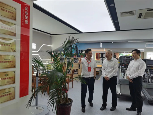 临沂市政府王映海副市长一行莅临熊猫体育体育集团济南省体旗舰店